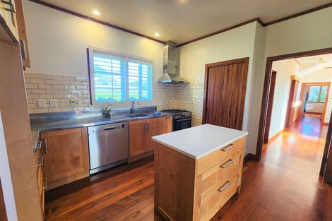 Photo of property in 41 Queensway, Three Kings, Auckland, 1024