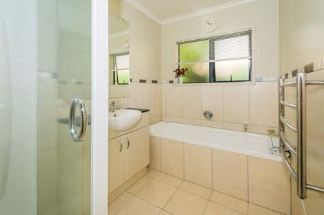 Photo of property in 8 Spring Valley Place, Oteha, Auckland, 0632