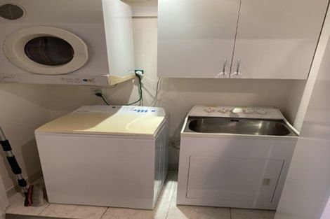 Photo of property in 2a/171 Hurstmere Road, Takapuna, Auckland, 0622