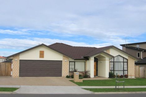 Photo of property in 23 Bronwylian Drive, Flat Bush, Auckland, 2016