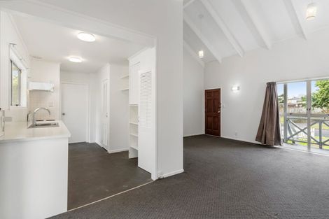 Photo of property in 43 Frobisher Way, Clendon Park, Auckland, 2103