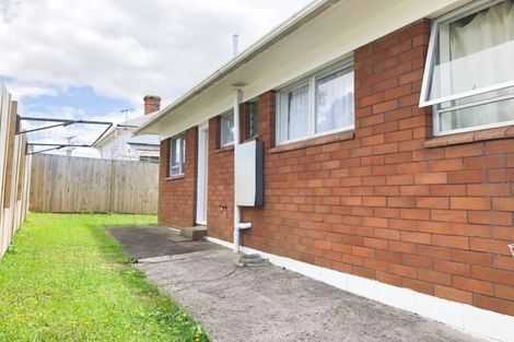 Photo of property in 3/68 Rua Road, Glen Eden, Auckland, 0602