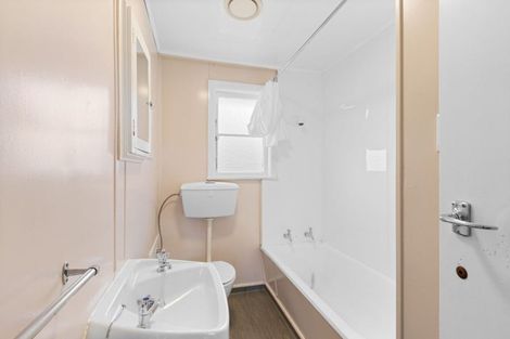 Photo of property in 4-6 Dix Crescent, Riversdale, Blenheim, 7201