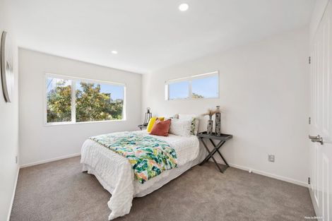 Photo of property in 2/63 Pupuke Road, Birkenhead, Auckland, 0627