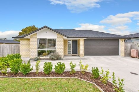 Photo of property in 22 Kilmacrennan Drive, Rosehill, Papakura, 2113