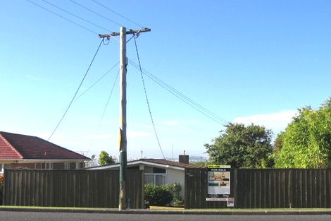 Photo of property in 99 Pupuke Road, Northcote, Auckland, 0627