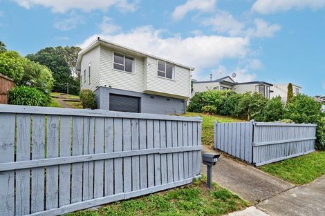 Photo of property in 61 Davidson Crescent, Tawa, Wellington, 5028