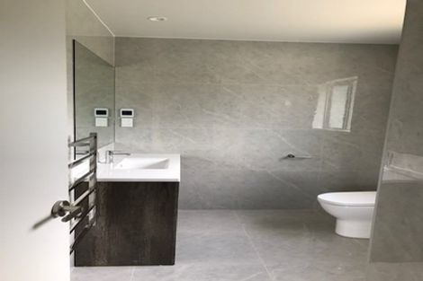 Photo of property in 1a Harrowglen Drive, Northcross, Auckland, 0632