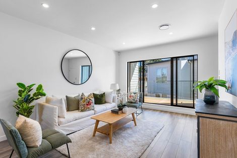 Photo of property in 121a Sycamore Drive, Sunnynook, Auckland, 0620