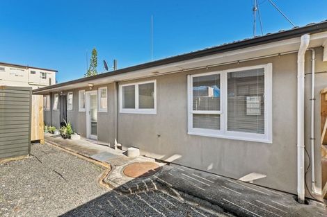 Photo of property in 1/10 Agincourt Street, Glenfield, Auckland, 0629