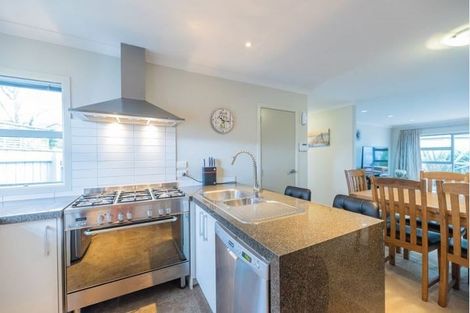 Photo of property in 11 Jeannie Way, Waikanae Beach, Waikanae, 5036
