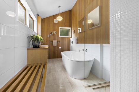 Photo of property in 32 Kotari Road, Days Bay, Lower Hutt, 5013