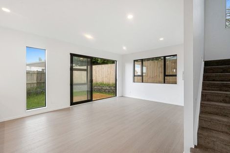 Photo of property in 43d Fitzherbert Avenue, West Harbour, Auckland, 0618