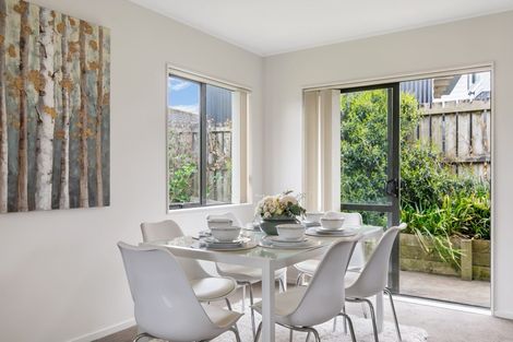 Photo of property in 64 Naylors Drive, Mangere, Auckland, 2022