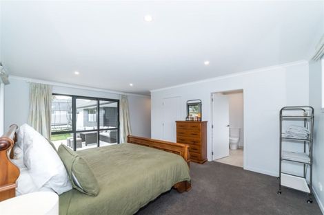 Photo of property in 5 Grand Oaks Drive, Awapuni, Palmerston North, 4412
