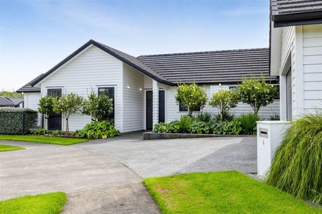 Photo of property in 6 Pebble Beach Court, Waiwhakaiho, New Plymouth, 4312