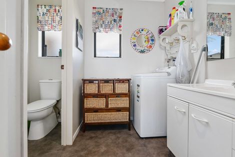 Photo of property in 32 Willow Avenue, Hannahs Bay, Rotorua, 3010