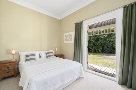 Photo of property in 70 Jellicoe Street, Martinborough, 5711