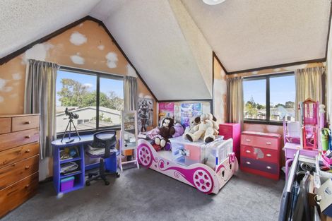 Photo of property in 18 Helms Place, Manurewa, Auckland, 2102