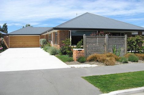 Photo of property in 8 Len Hale Place, Parklands, Christchurch, 8083