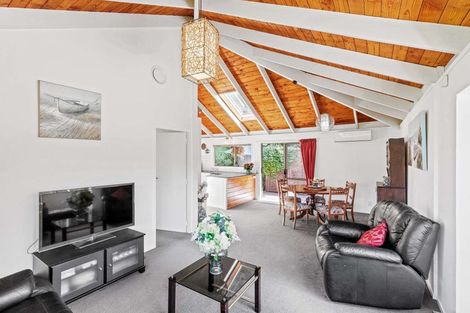 Photo of property in 3/72 Lake Road, Northcote, Auckland, 0627