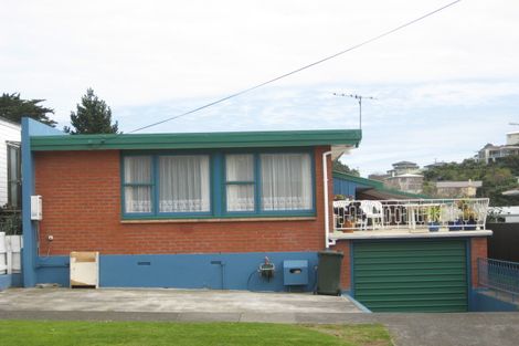 Photo of property in 72 Pioneer Road, Moturoa, New Plymouth, 4310
