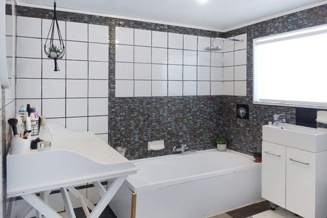 Photo of property in 23 Nash Parade, Foxton Beach, Foxton, 4815