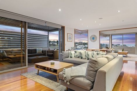 Photo of property in 2/55 Parr Terrace, Castor Bay, Auckland, 0620