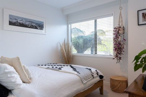 Photo of property in 1/45 Unsworth Drive, Unsworth Heights, Auckland, 0632