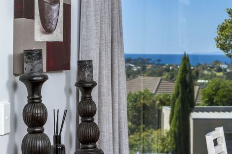 Photo of property in 2/133 Carlisle Road, Northcross, Auckland, 0632