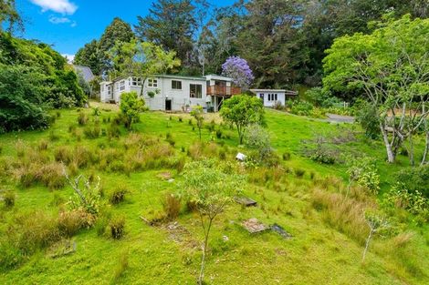 Photo of property in 10 Hobbs Road, Matakatia, Whangaparaoa, 0930