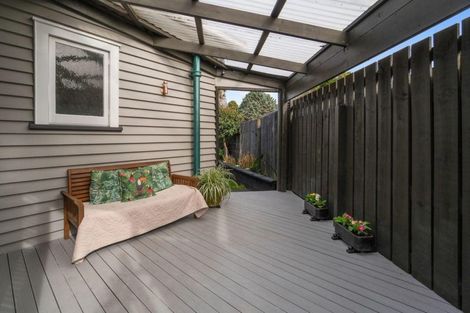 Photo of property in 2 Buisson Glade, West Harbour, Auckland, 0618