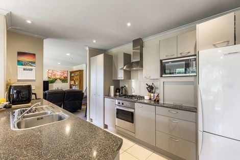 Photo of property in 31 Condor Place, Unsworth Heights, Auckland, 0632