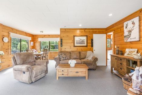 Photo of property in 1074 Peak Road, Helensville, 0875