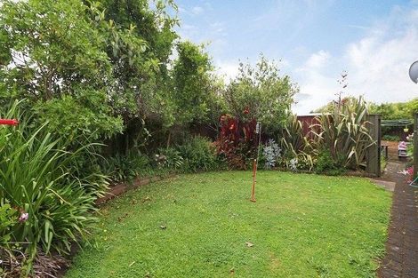 Photo of property in 24 Crescent Hills Court, Northpark, Auckland, 2013