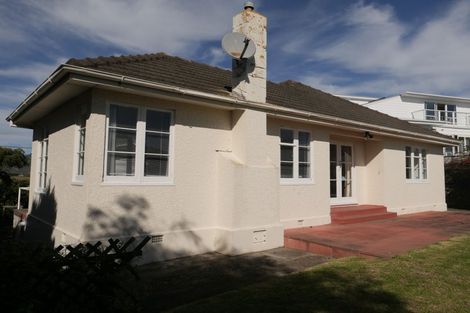 Photo of property in 95 Golf Road, Paraparaumu Beach, Paraparaumu, 5032