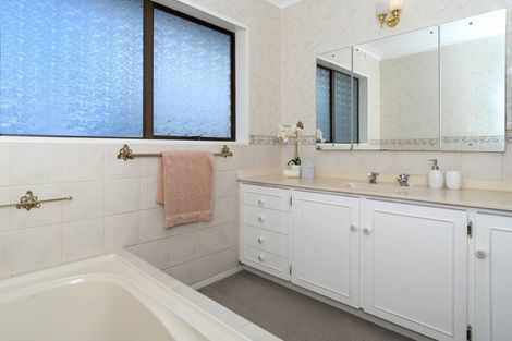 Photo of property in 55 Omokoroa Road, Omokoroa, 3114