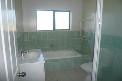 Photo of property in 18 Shah Place, Glen Eden, Auckland, 0602