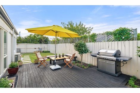 Photo of property in 10 Yeovil Place, St Albans, Christchurch, 8052