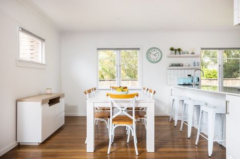 Photo of property in 201 Frankley Road, Frankleigh Park, New Plymouth, 4310