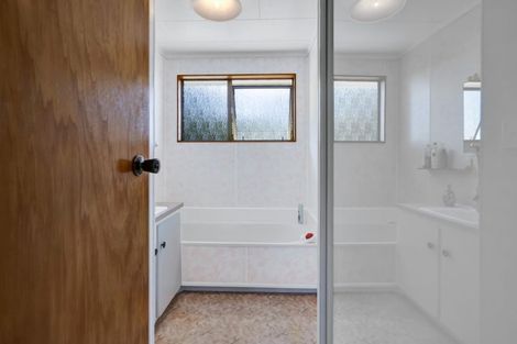 Photo of property in 18 Shaldon Crescent, Blagdon, New Plymouth, 4310