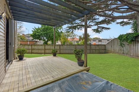 Photo of property in 17a Oakland Avenue, Papatoetoe, Auckland, 2025