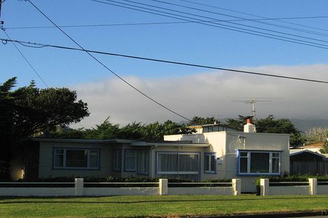 Photo of property in 31 Rauparaha Street, Waikanae Beach, Waikanae, 5036