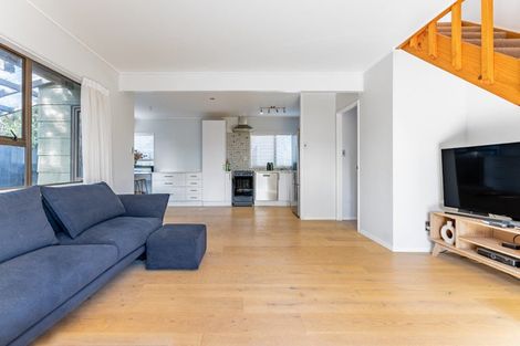 Photo of property in 2/15 Sunward Rise, Glenfield, Auckland, 0629