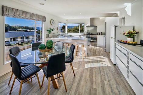 Photo of property in 147 Tirohanga Road, Tirohanga, Lower Hutt, 5010