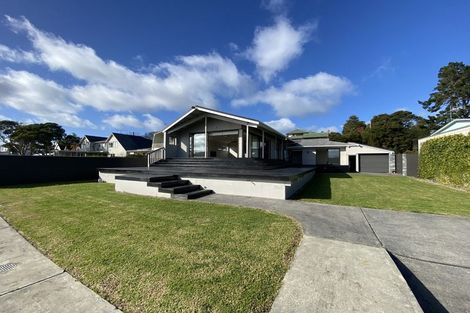 Photo of property in 62 The Terrace, Herald Island, Auckland, 0618