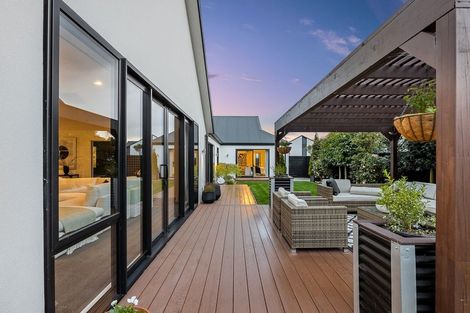 Photo of property in 6 Waitikiri Square, Parklands, Christchurch, 8083