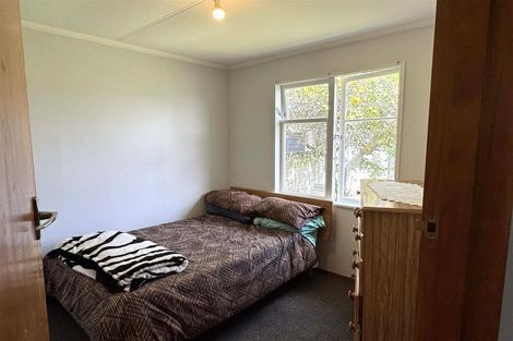 Photo of property in 4 Mokau Place, Terrace End, Palmerston North, 4410