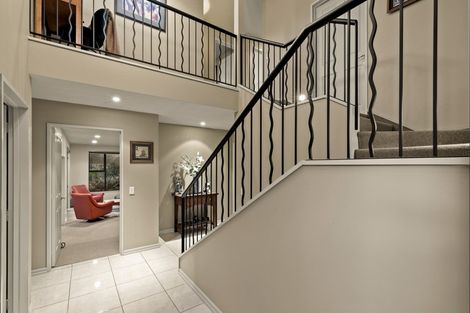 Photo of property in 17 Milward Place, Kelvin Heights, Queenstown, 9300