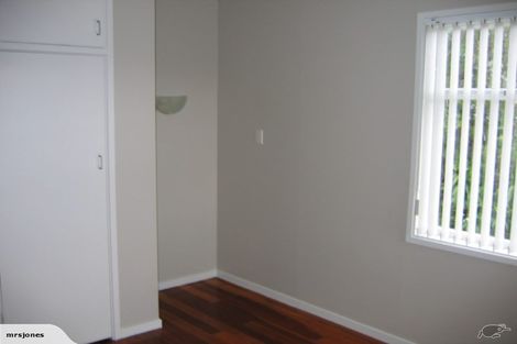 Photo of property in 65 Raleigh Road, Northcote, Auckland, 0627